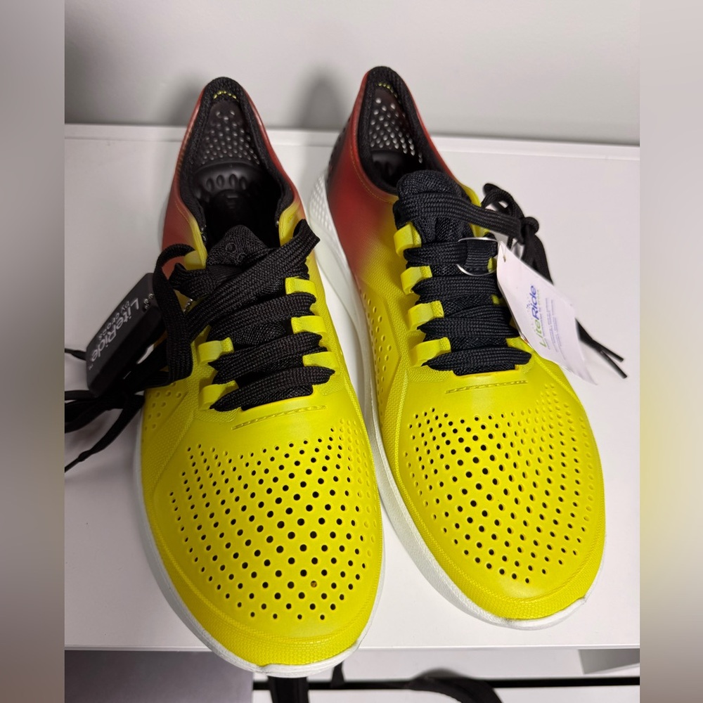 Crocs Literide Dip Pacer Size: 8